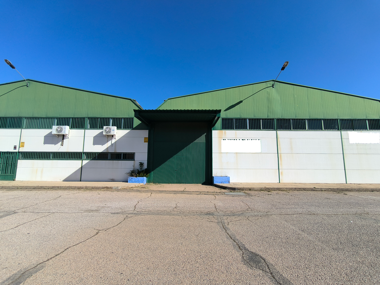 Dos Naves Industriales portfolio of 2 properties for sale on LoopNet.ca - Building Photo - Image 2 of 20