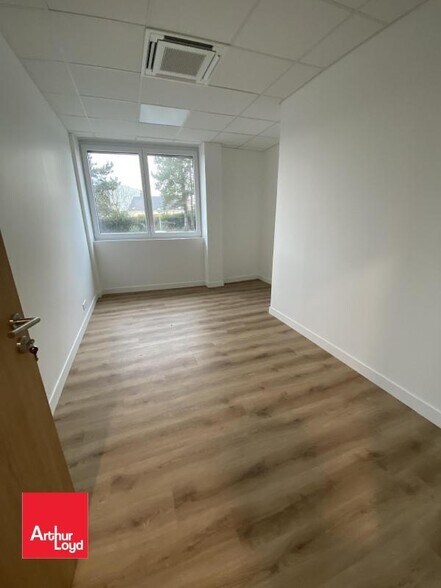 Office in Mainvilliers for lease - Interior Photo - Image 3 of 5