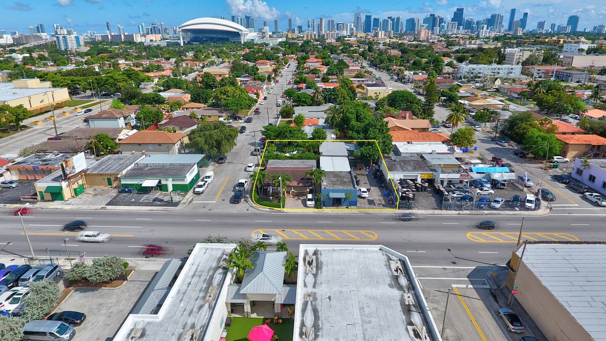 Little Havana Development portefeuille de 3 propriétés à vendre sur LoopNet.ca Photo du bâtiment- Image 1 de 5