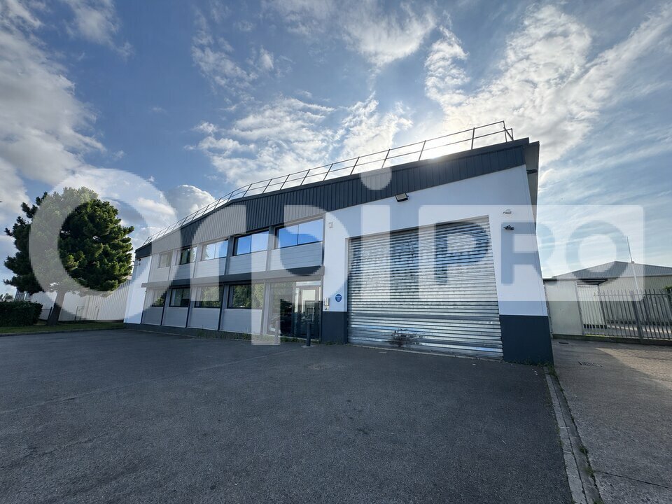 Flex in Morangis for lease Building Photo- Image 1 of 11