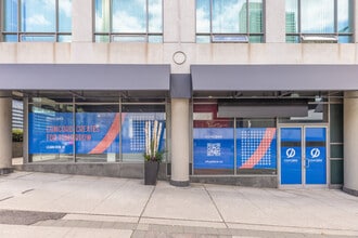 12 Blue Jays Way, Toronto, ON à louer Photo du bâtiment- Image 1 de 6