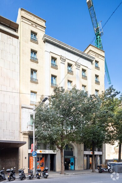 Carrer de Fontanella, 7, Barcelone, Barcelona à louer - Photo du bâtiment - Image 2 de 3