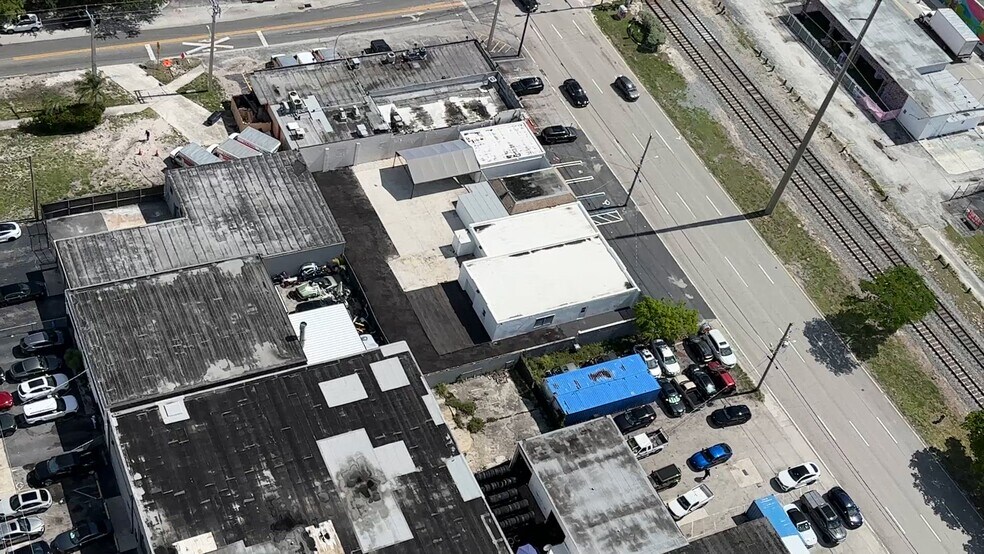 221-225 N Dixie Hwy, Hallandale Beach, FL à louer - Vidéo sur l’inscription commerciale - Image 2 de 19