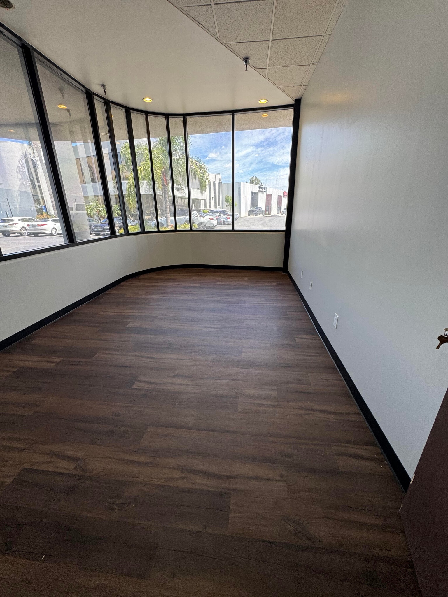 1611 W Pomona Rd, Corona, CA for lease Interior Photo- Image 1 of 6