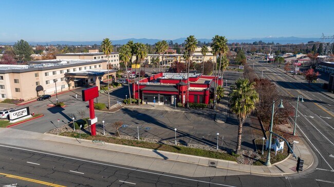 Plus de détails pour 1987 Hilltop Dr, Redding, CA - Commerce de détail à louer