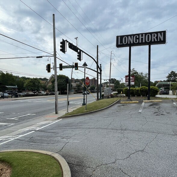 6390 NE Roswell Rd, Atlanta, GA à louer - Autre - Image 2 de 3