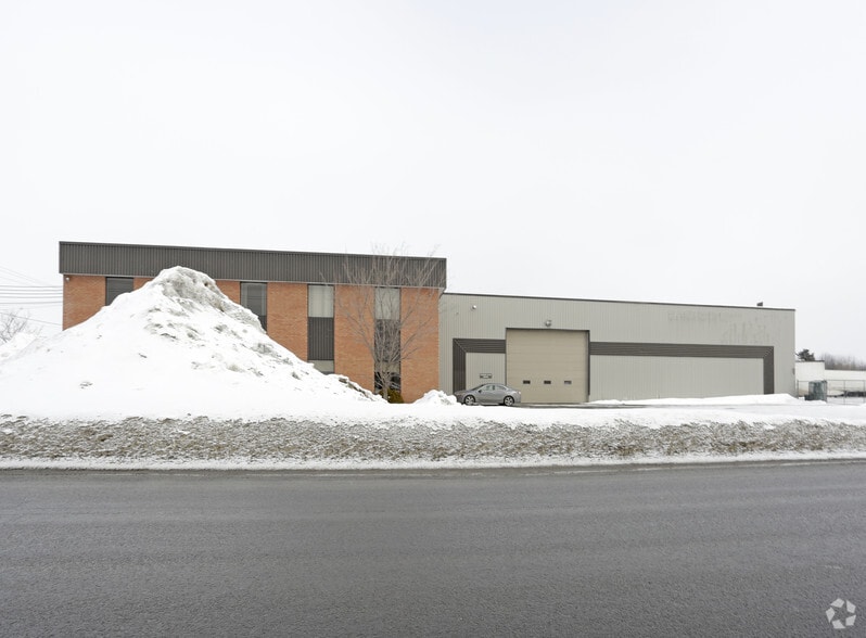 1060 Rue Armand-Bombardier, Terrebonne, QC for lease - Primary Photo - Image 1 of 2