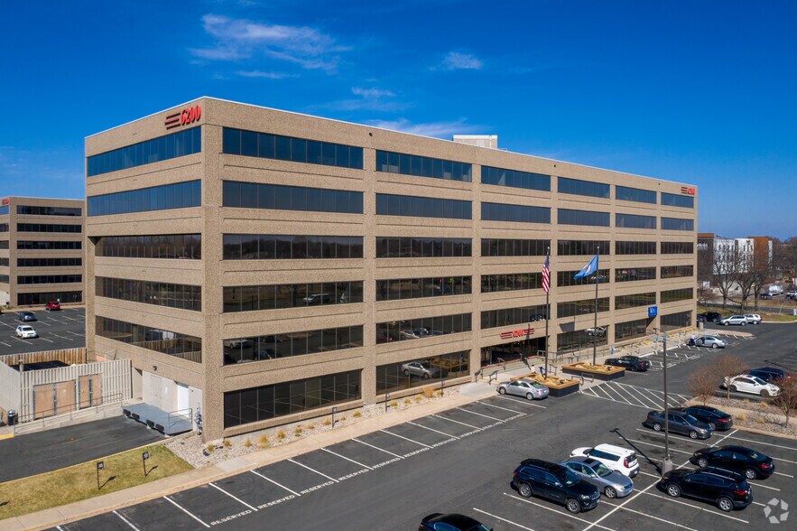 6200 Shingle Creek Pky, Brooklyn Center, MN for lease - Building Photo - Image 1 of 7