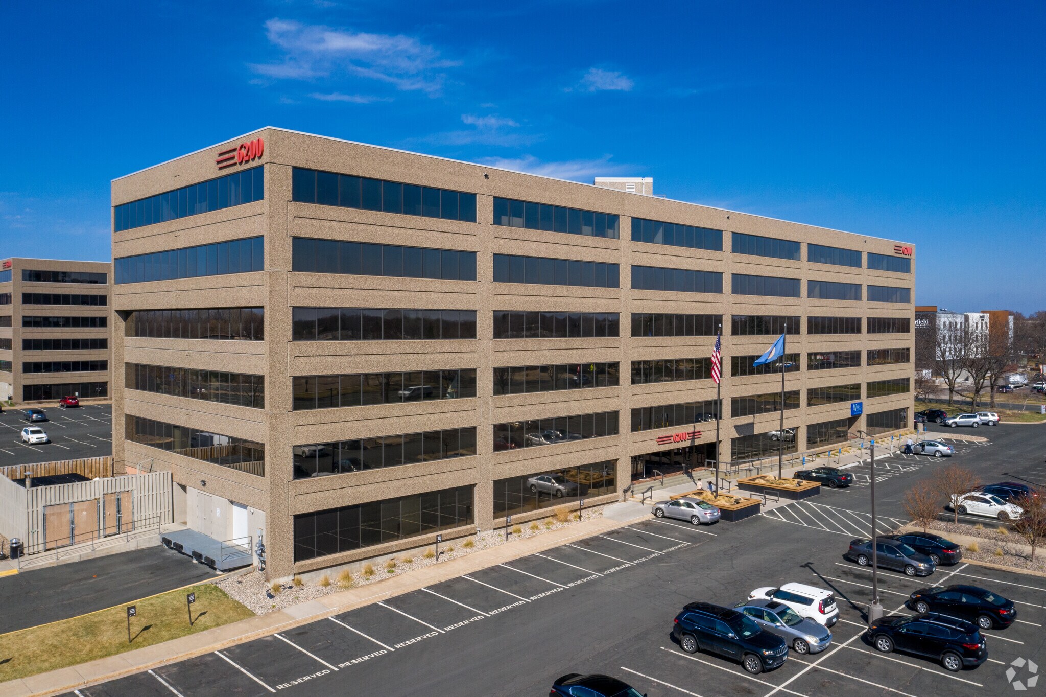 6200 Shingle Creek Pky, Brooklyn Center, MN à louer Photo du bâtiment- Image 1 de 8