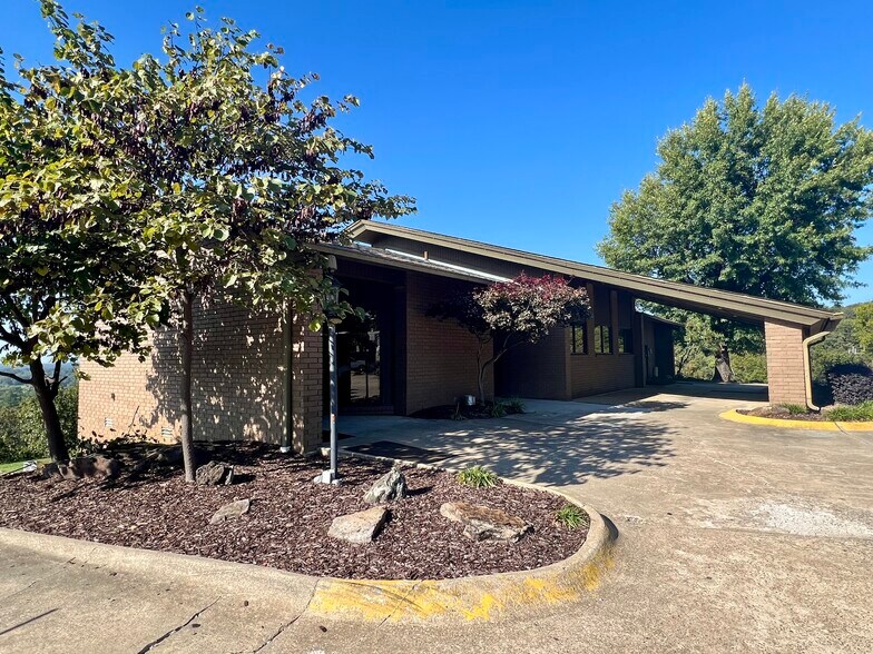617 Fayetteville Rd, Van Buren, AR for lease - Building Photo - Image 1 of 12