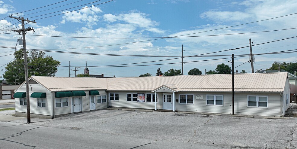 520 E Van Trees St, Washington, IN for sale - Primary Photo - Image 1 of 6