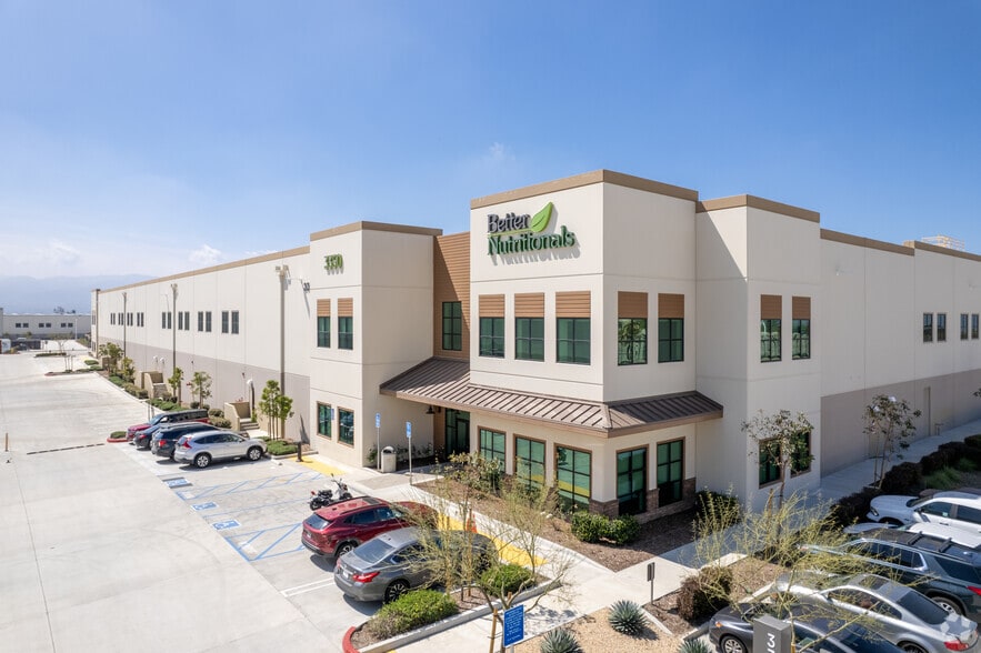 3390 Horseless Carriage Dr, Norco, CA à louer - Photo principale - Image 3 de 4