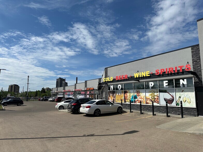11244-11250 82 St NW, Edmonton, AB à louer - Photo du bâtiment - Image 3 de 5