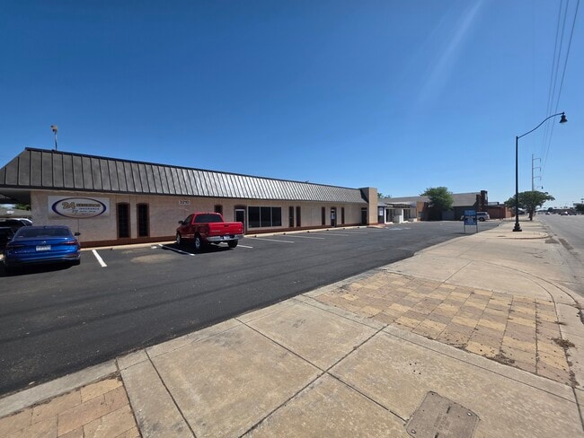 Plus de détails pour 3206-3212 34th St, Lubbock, TX - Bureau/Commerce de détail à louer