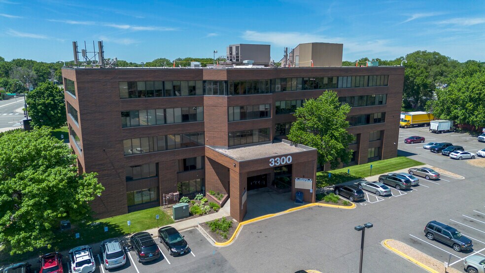 3300 County Rd 10, Brooklyn Center, MN à louer - Photo du bâtiment - Image 1 de 15