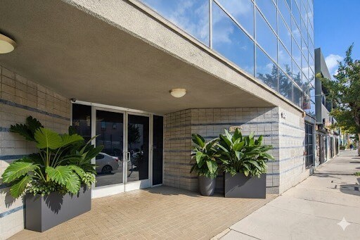 1642 Westwood Blvd, Los Angeles, CA à vendre - Photo du bâtiment - Image 3 de 12