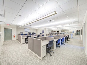 100 Woodbridge Center Dr, Woodbridge, NJ à louer Photo intérieure- Image 2 de 5
