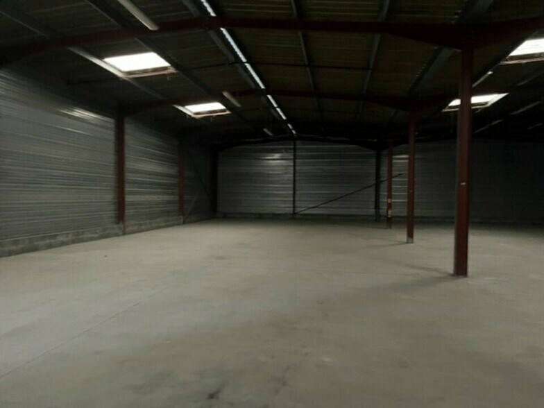Flex in Carbon-Blanc for lease - Interior Photo - Image 2 of 4
