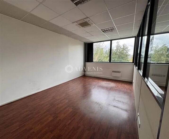 Bureau dans Lisses à louer - Photo intérieure - Image 2 de 4