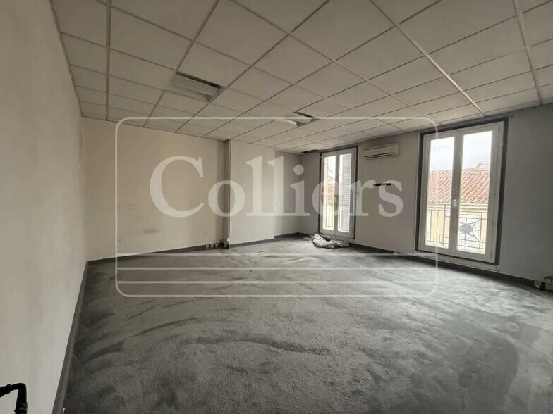 Office in Marseille for lease - Interior Photo - Image 3 of 6