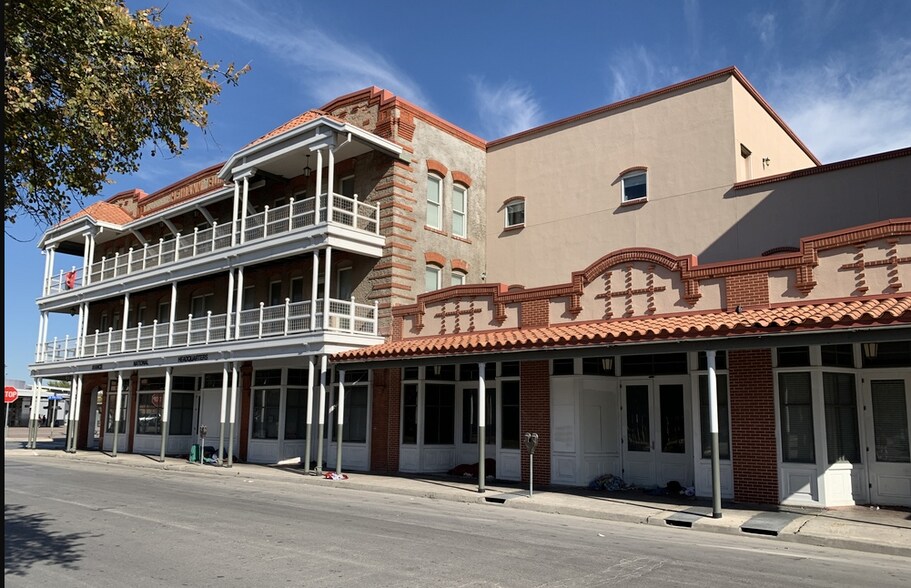 Cattleman's Square Portfolio portfolio of 3 properties for sale on LoopNet.ca - Building Photo - Image 2 of 22