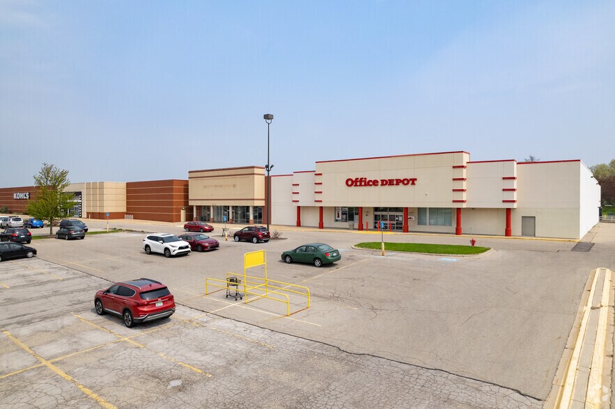 675-785 Center Dr NW, Walker, MI à vendre - Photo principale - Image 1 de 13