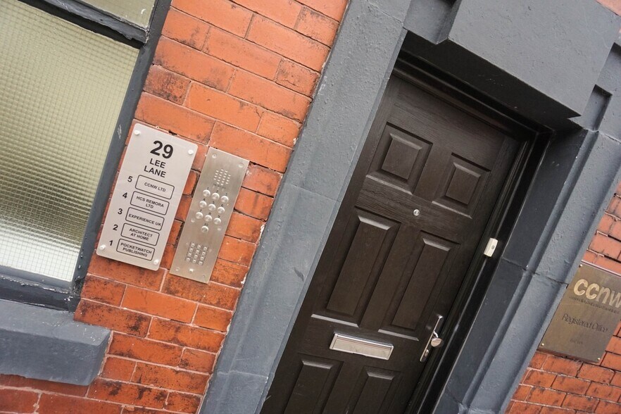 29-31 Lee Ln, Bolton à louer - Photo du bâtiment - Image 2 de 3