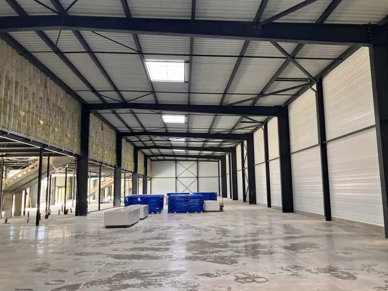 Flex in Roissy-en-France for lease - Interior Photo - Image 3 of 12