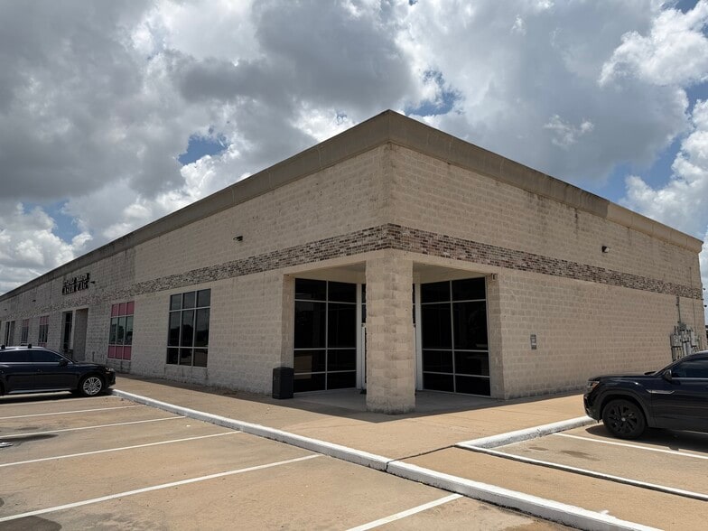 11755 W Little York Rd, Houston, TX for lease - Building Photo - Image 1 of 13