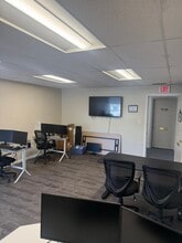 853 Main St, Tewksbury, MA à louer Photo intérieure- Image 1 de 2