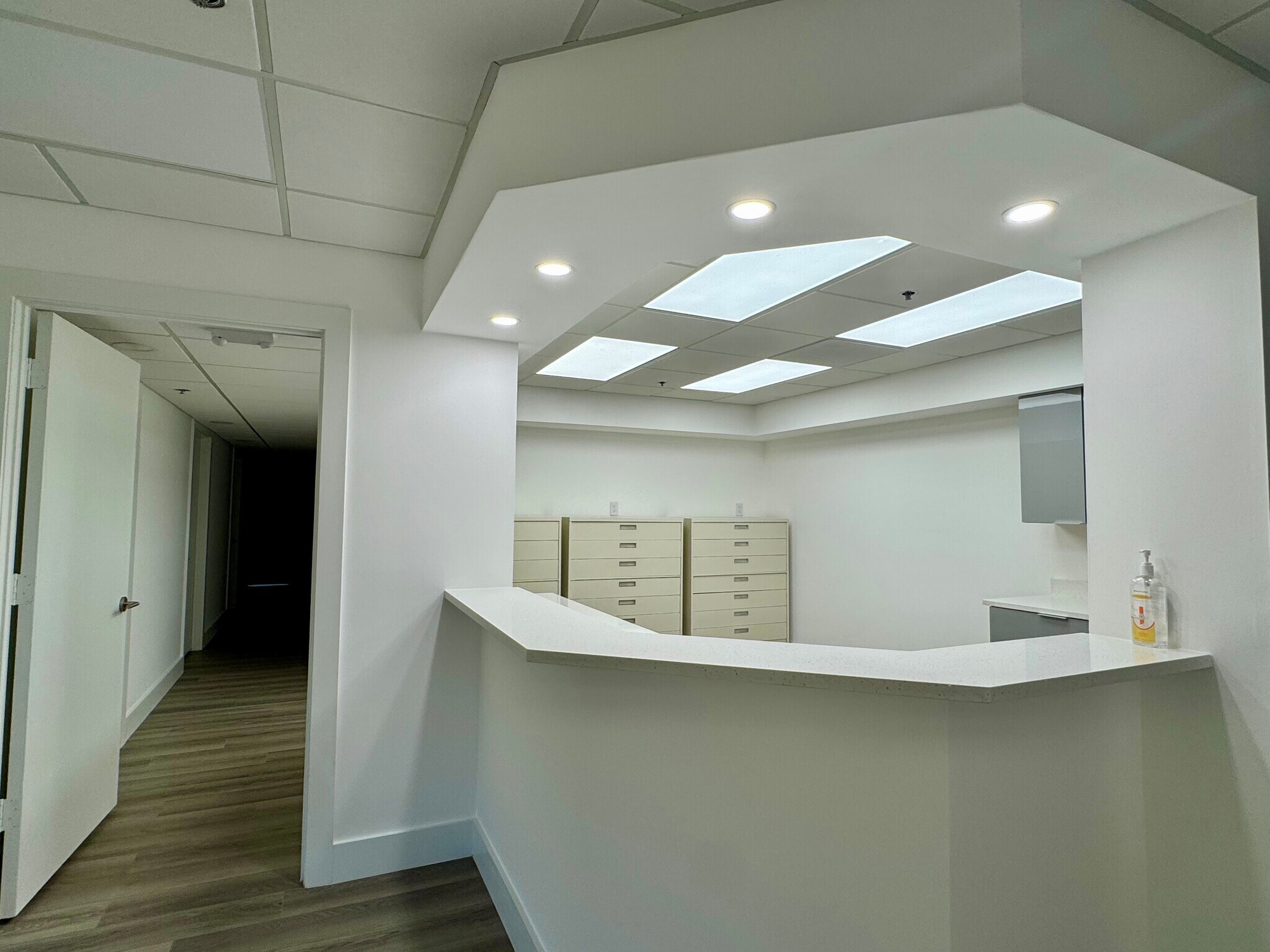 700 2nd Ave N, Naples, FL for lease Interior Photo- Image 1 of 13