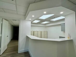 700 2nd Ave N, Naples, FL for lease Interior Photo- Image 1 of 13