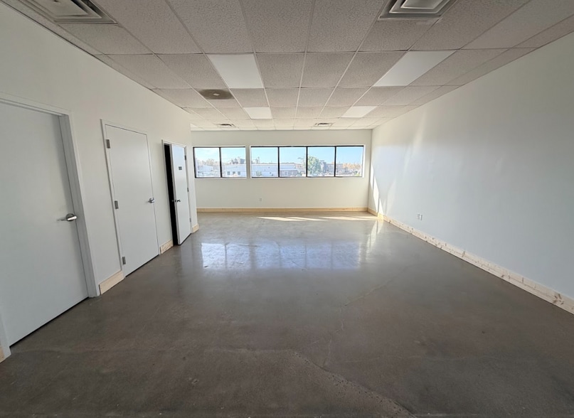 4729-4747 Devitt Dr, Cincinnati, OH à louer - Photo du bâtiment - Image 2 de 6