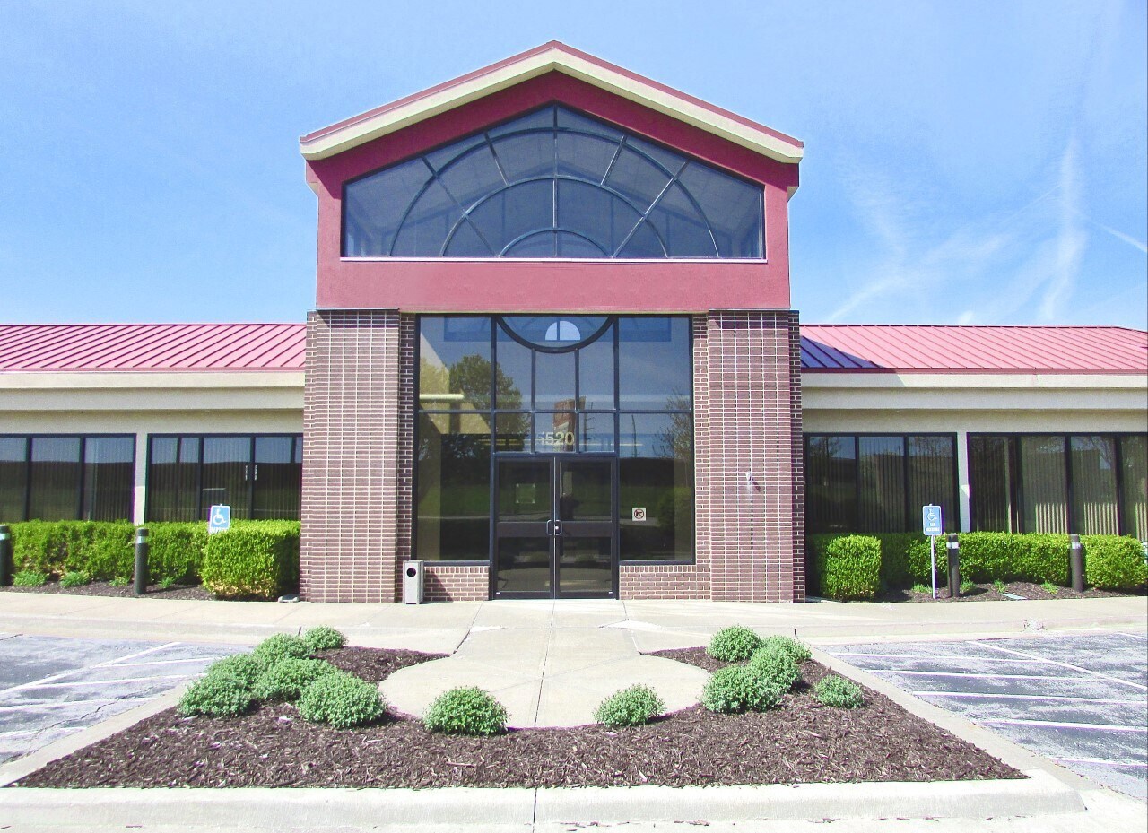 5520 Hedge Lane Ter, Shawnee, KS à vendre Photo du bâtiment- Image 1 de 17