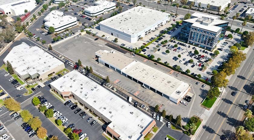 1391 Spruce St, Riverside, CA à louer - Photo du bâtiment - Image 3 de 7