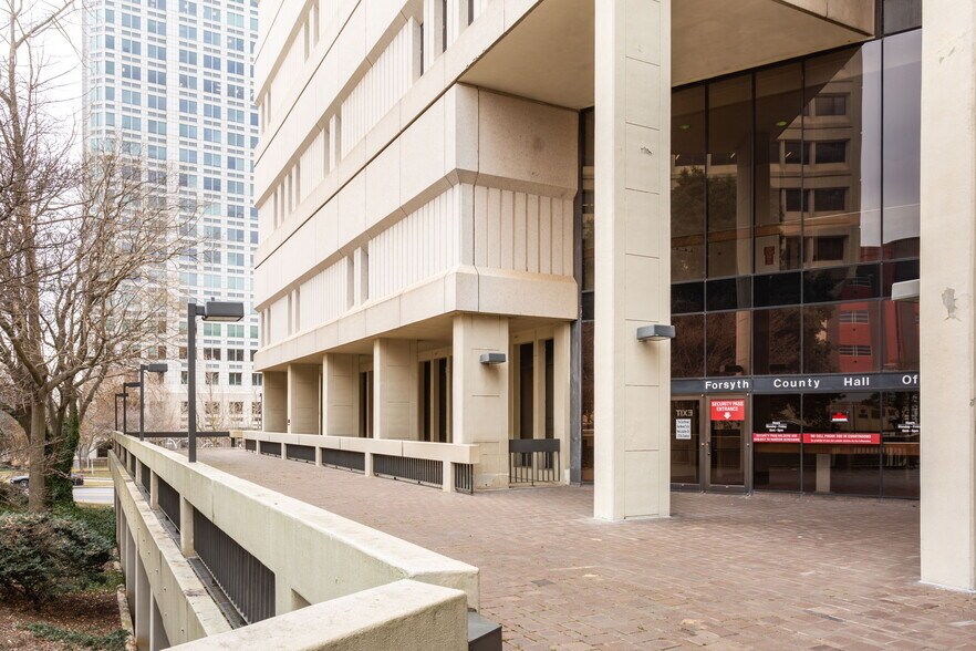 200 N Main St, Winston-Salem, NC à vendre - Photo du bâtiment - Image 2 de 27