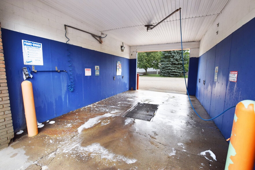 5069 Fenton Rd, Flint, MI à vendre - Photo du bâtiment - Image 3 de 10