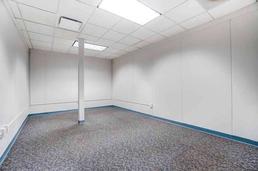 9635 Southern Pine Blvd, Charlotte, NC for lease - Interior Photo - Image 3 of 65