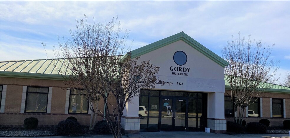 2425 Dave Ward Dr, Conway, AR à louer - Photo du bâtiment - Image 3 de 8