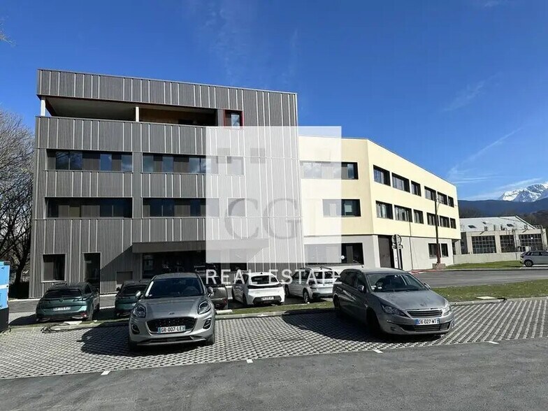 Bureau dans Grenoble à louer - Photo du bâtiment - Image 1 de 9