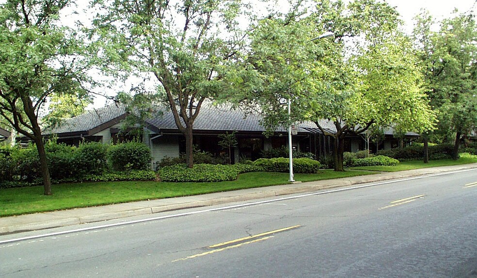 755-797 University Ave, Sacramento, CA à vendre - Photo du bâtiment - Image 3 de 8
