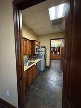 303 E Caldwell Ave, Visalia, CA à louer Photo du bâtiment- Image 2 de 8