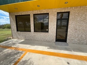 18913 Interstate 35 N, Schertz, TX for lease Interior Photo- Image 1 of 6