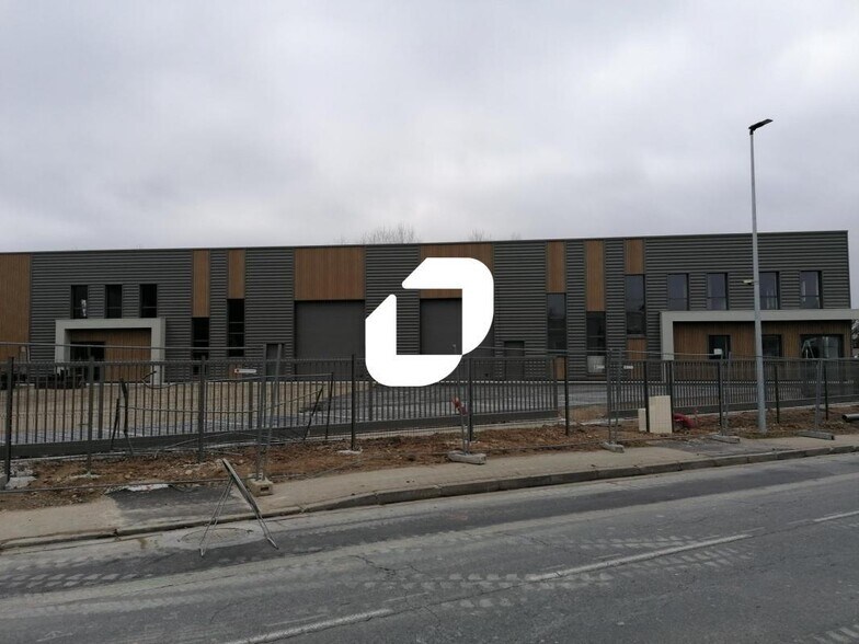Flex dans Trévoux à louer - Photo du bâtiment - Image 2 de 7