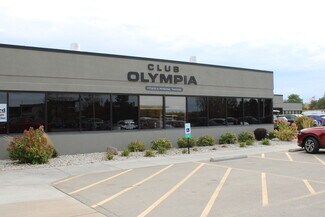 Plus de détails pour 101 Camelot Dr, Fond Du Lac, WI - Commerce de détail à vendre