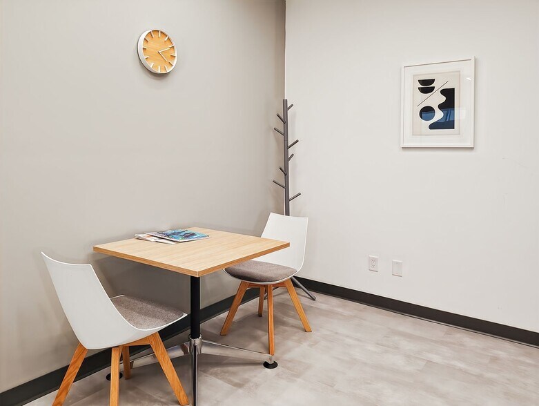 3003 Tamiami Trl N, Naples, FL à louer - Photo intérieure - Image 3 de 12