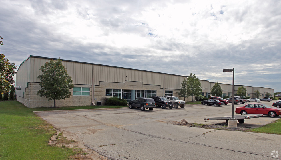 S83W18741-S84W18765 Saturn Dr, Muskego, WI for lease - Building Photo - Image 1 of 5