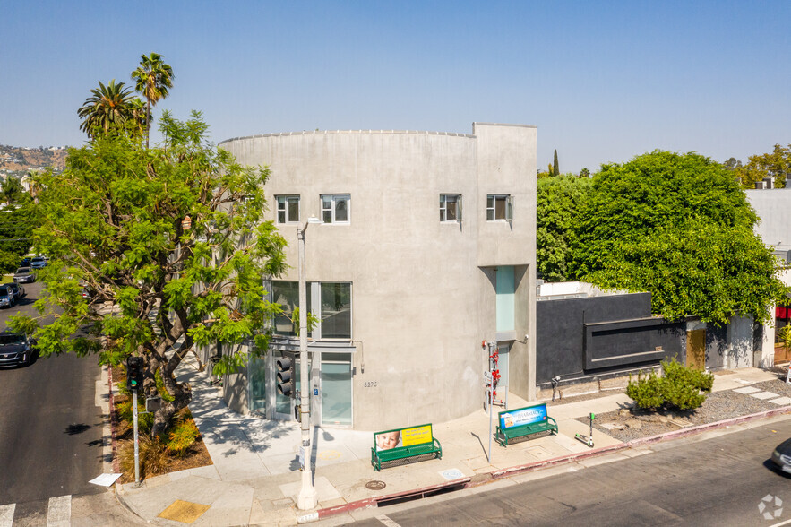 8275 Beverly Blvd, Los Angeles, CA à vendre - Photo du bâtiment - Image 1 de 1