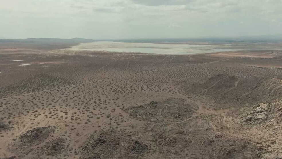 00 Adobe Mountain, Adelanto, CA à vendre - Vidéo sur l’inscription commerciale - Image 2 de 25