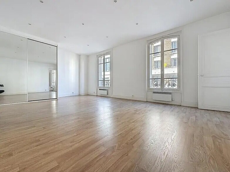 2 Place Des Victoires, Asnières-sur-Seine for lease - Interior Photo - Image 3 of 10